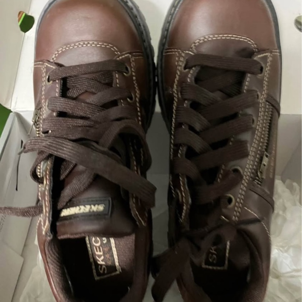 Skechers woman’s Dark Brown Sneakers